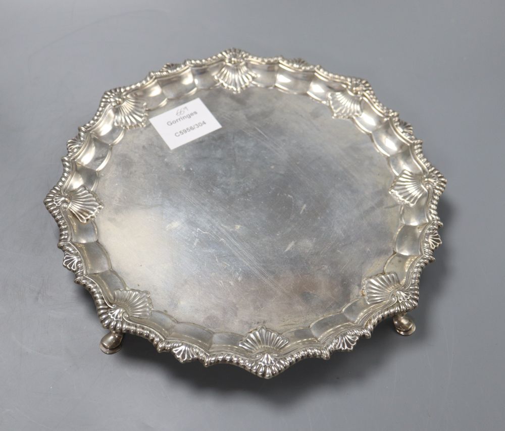 An Edwardian silver salver with fluted scallop shell pie-crust rim and pad feet, London 1909, 26cm, 19oz.